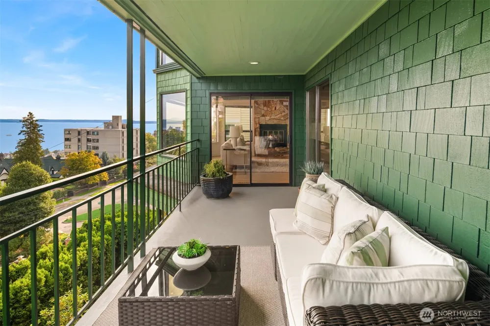 118 Highland Drive Seattle, WA 98109