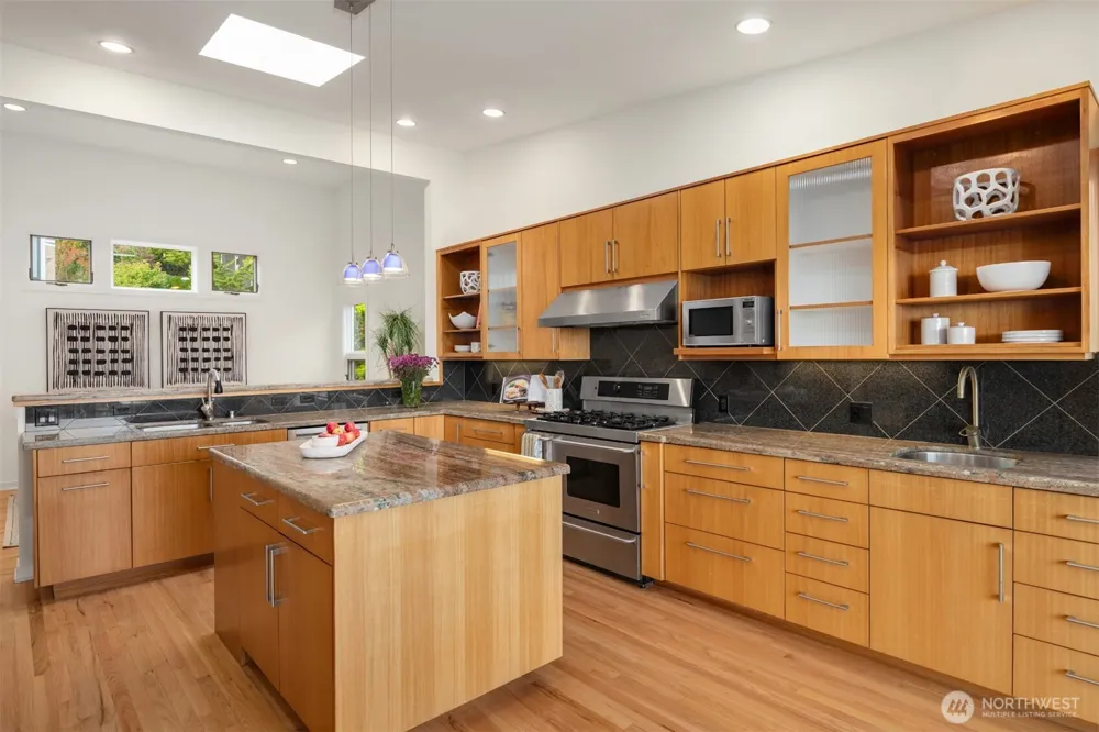 118 Highland Drive Seattle, WA 98109