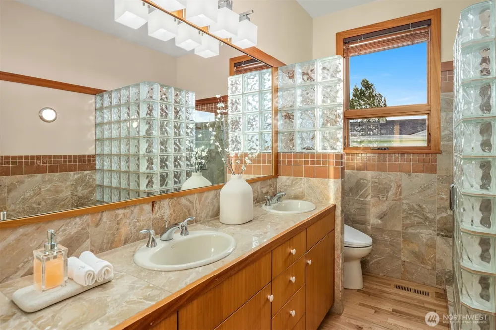 118 Highland Drive Seattle, WA 98109