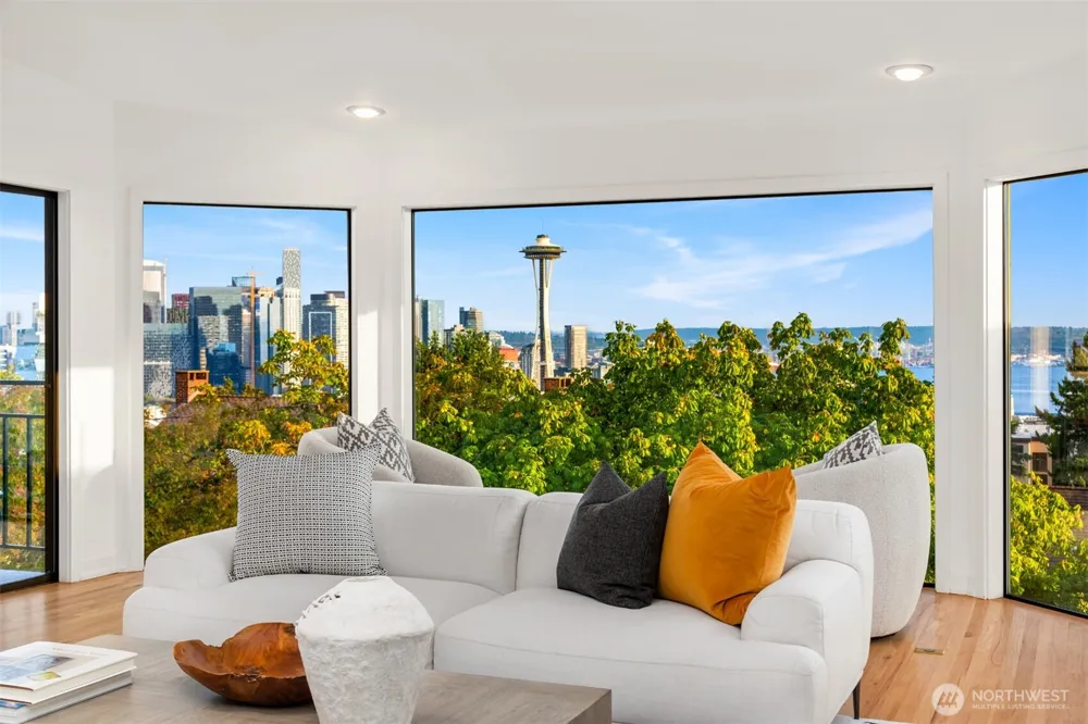 118 Highland Drive Seattle, WA 98109