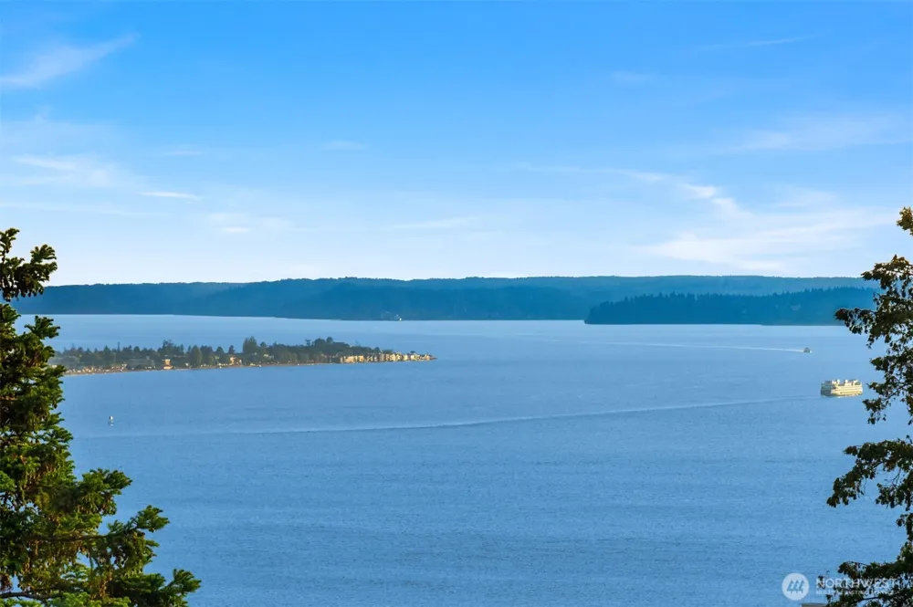 118 Highland Drive Seattle, WA 98109