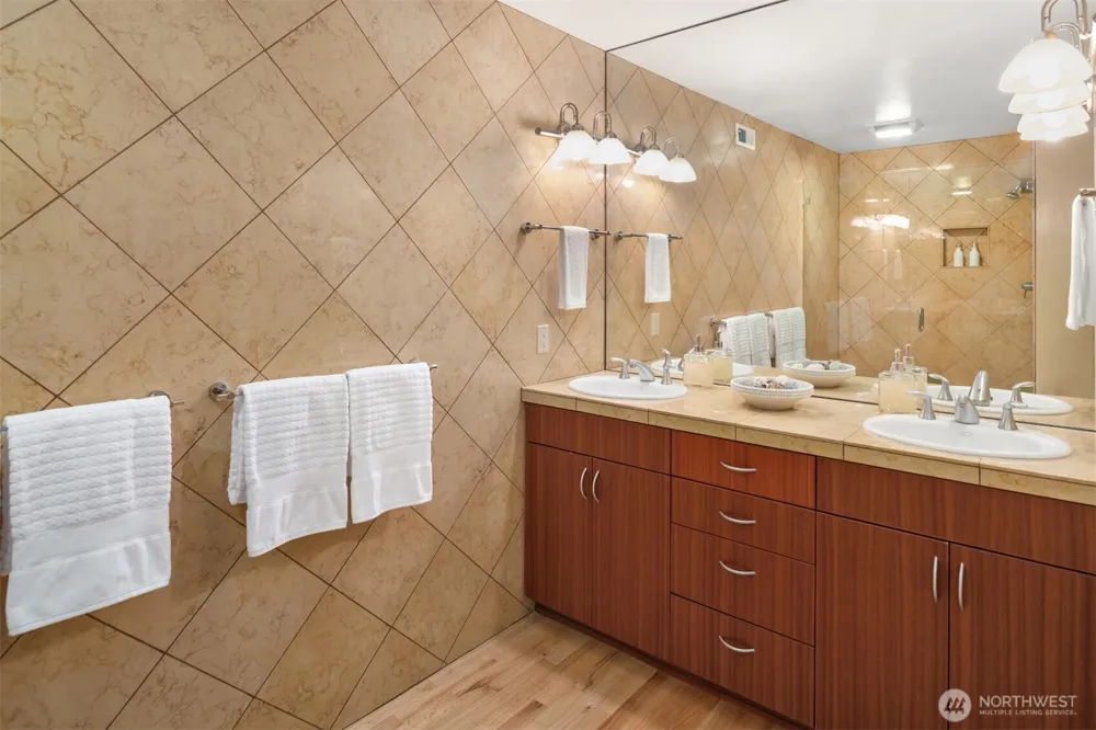 118 Highland Drive Seattle, WA 98109