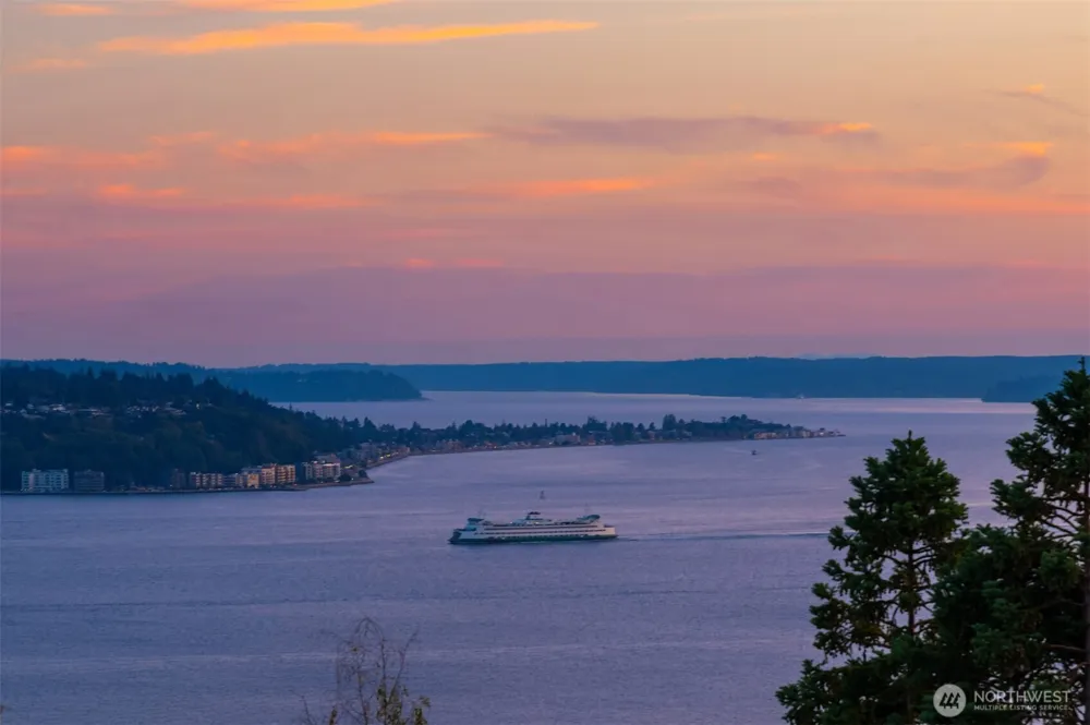 118 Highland Drive Seattle, WA 98109