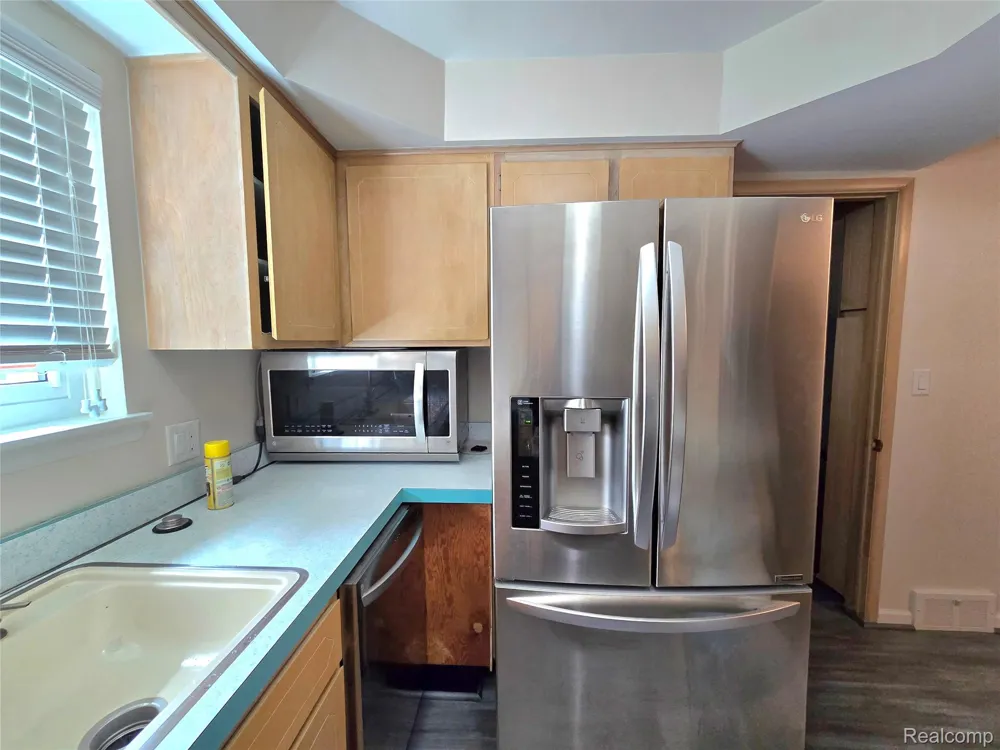 30314 Birch Tree Drive Warren City, MI 48093