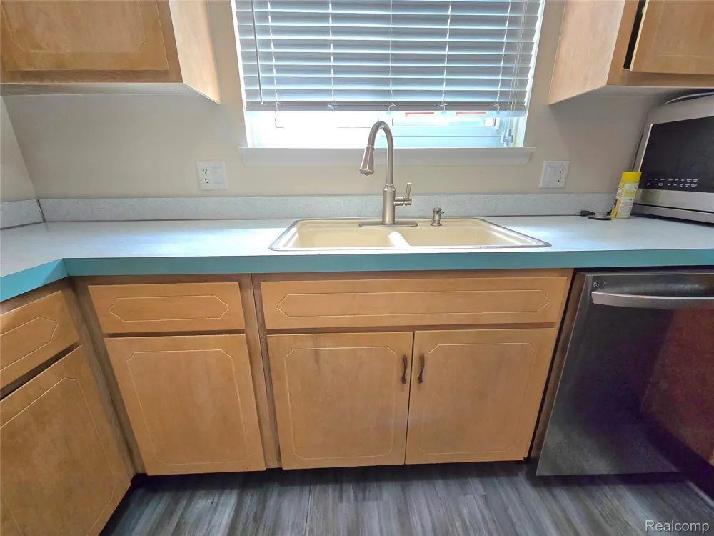 30314 Birch Tree Drive Warren City, MI 48093