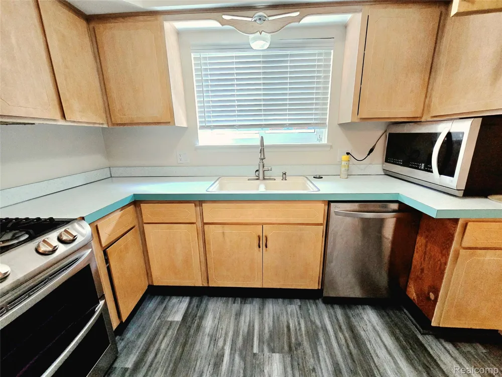30314 Birch Tree Drive Warren City, MI 48093
