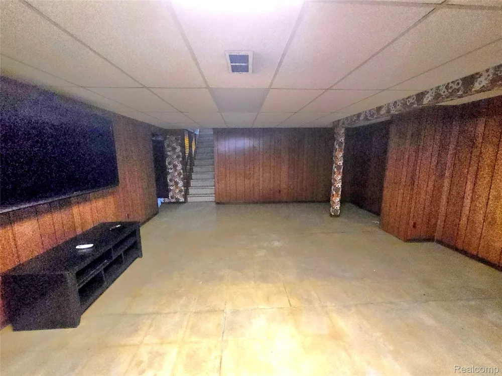 30314 Birch Tree Drive Warren City, MI 48093