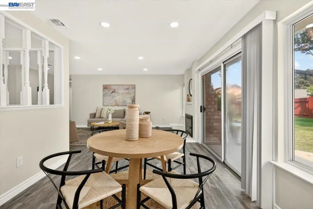 9081 Meadowdale Way Elk Grove, CA 95624