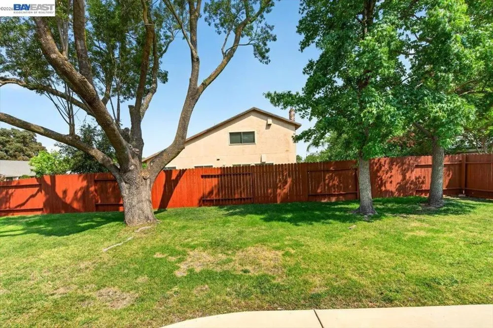 9081 Meadowdale Way Elk Grove, CA 95624