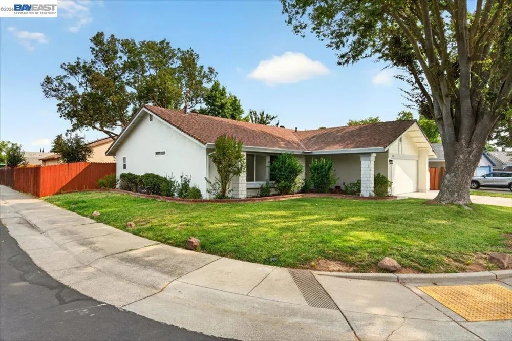 9081 Meadowdale Way Elk Grove, CA 95624