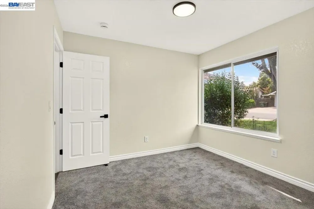 9081 Meadowdale Way Elk Grove, CA 95624