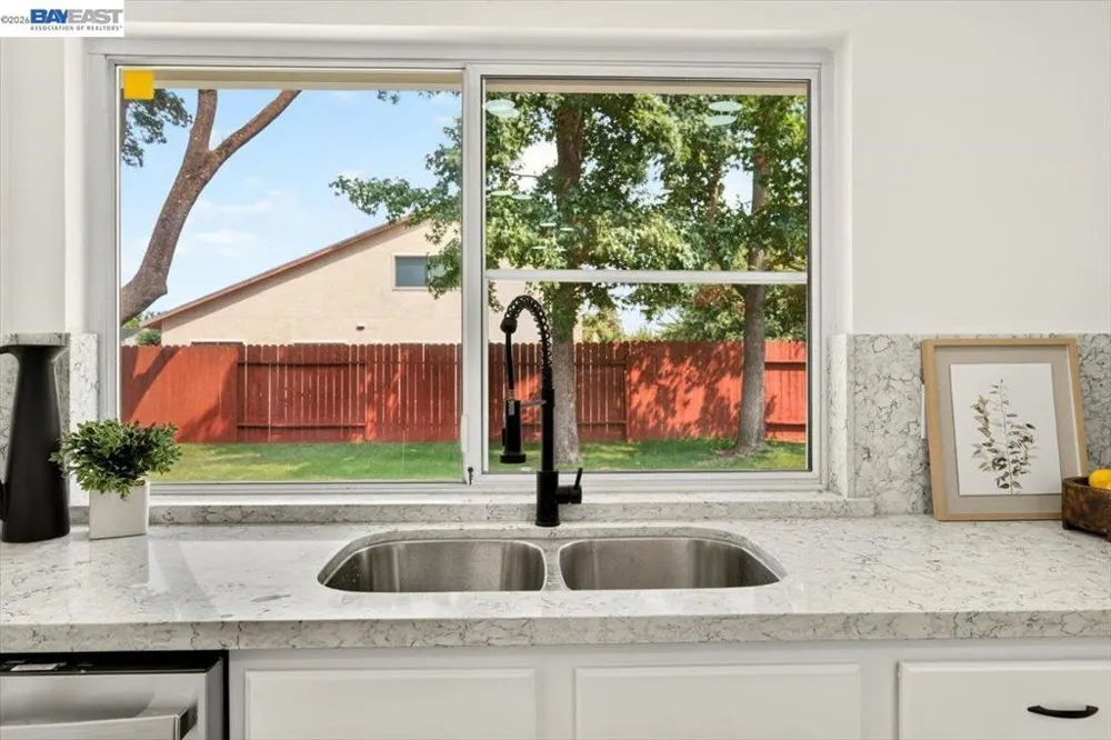 9081 Meadowdale Way Elk Grove, CA 95624