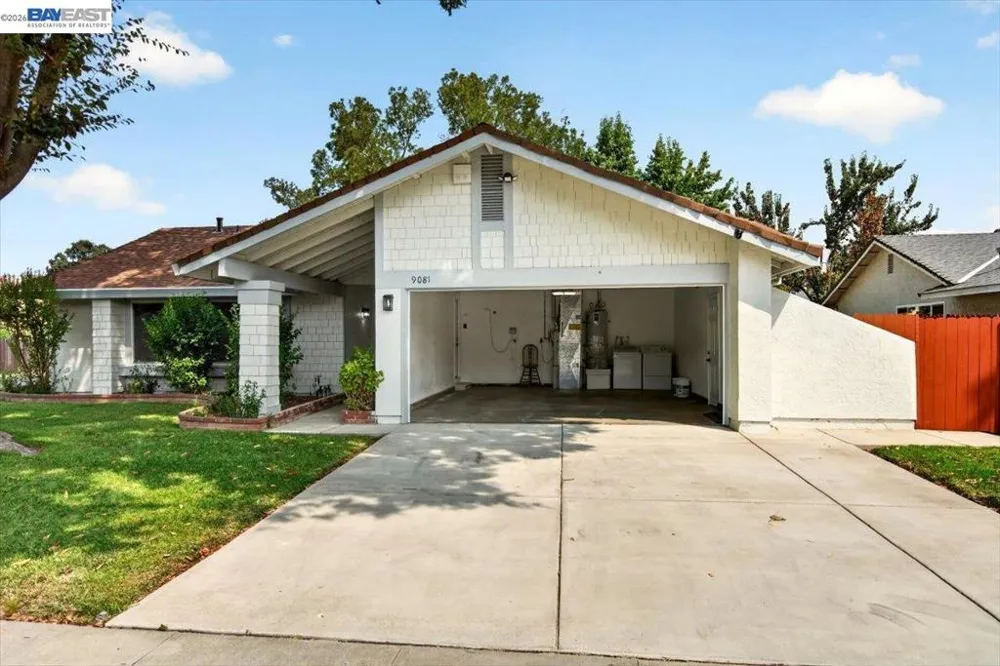 9081 Meadowdale Way Elk Grove, CA 95624