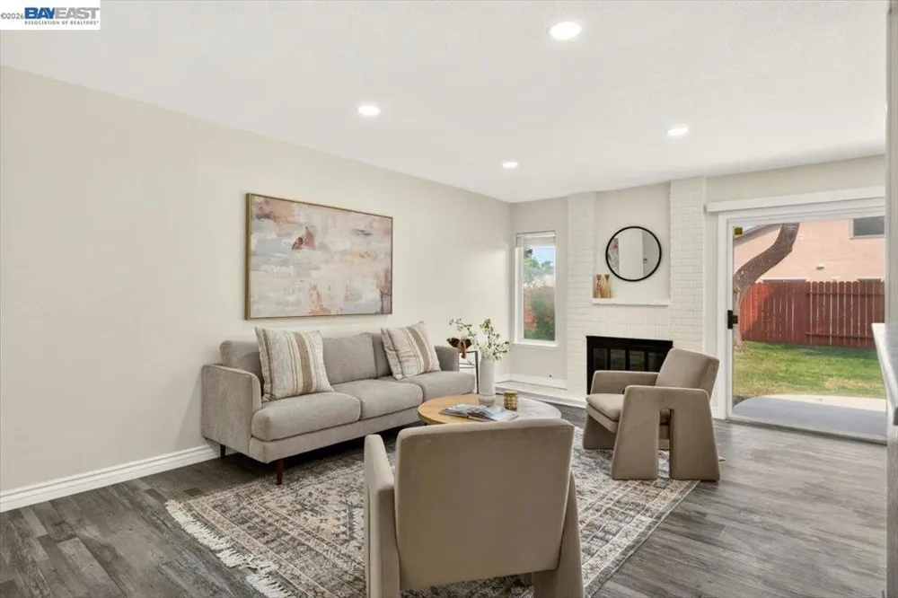 9081 Meadowdale Way Elk Grove, CA 95624