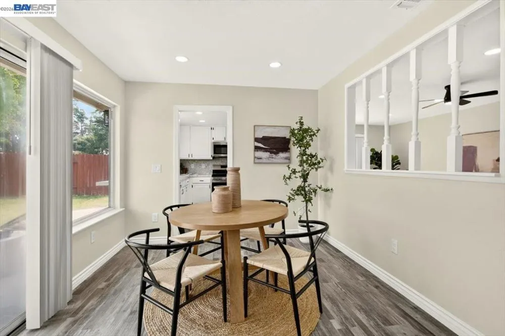 9081 Meadowdale Way Elk Grove, CA 95624