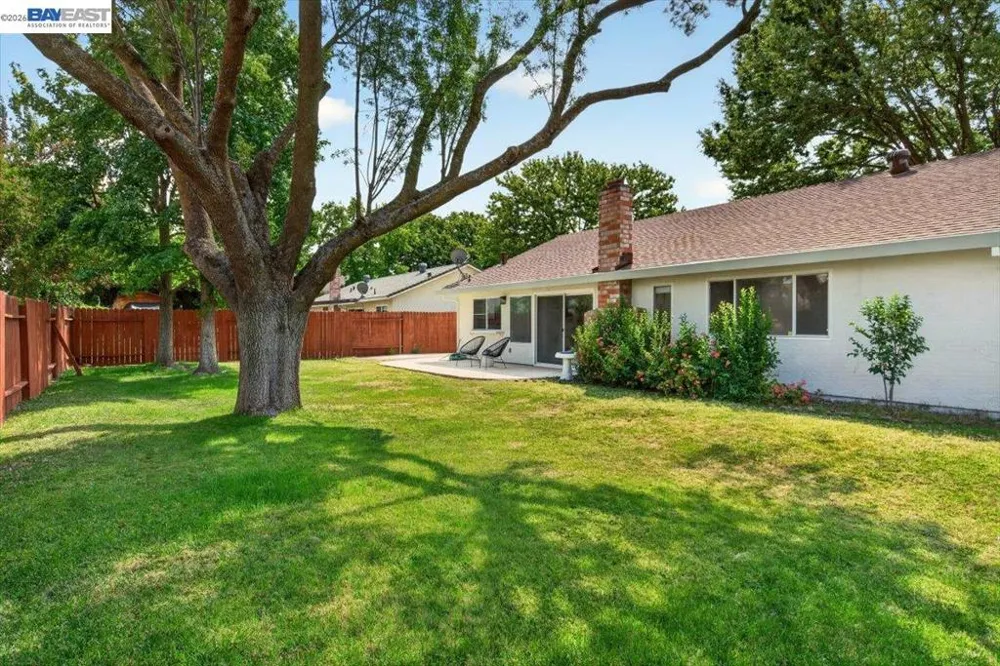 9081 Meadowdale Way Elk Grove, CA 95624