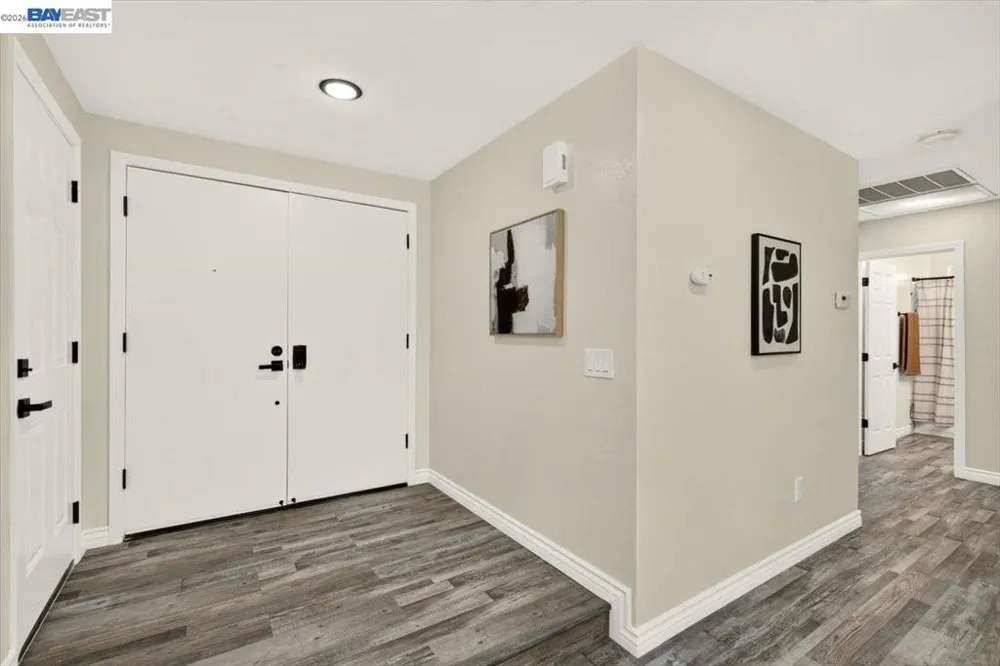 9081 Meadowdale Way Elk Grove, CA 95624