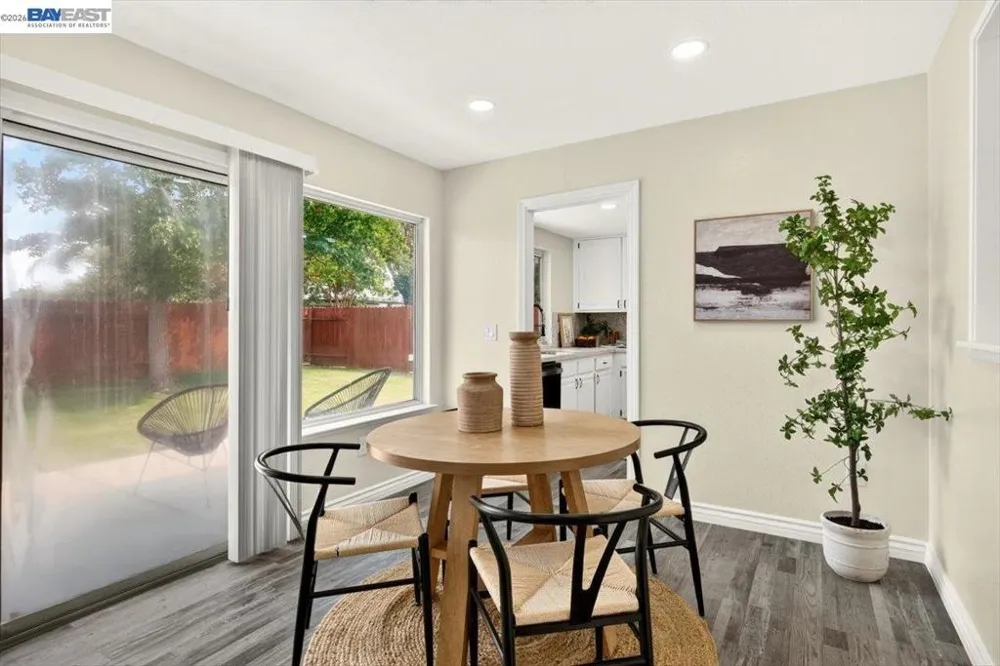 9081 Meadowdale Way Elk Grove, CA 95624