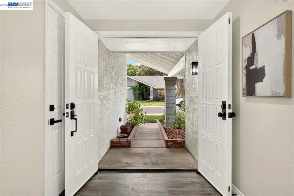 9081 Meadowdale Way Elk Grove, CA 95624