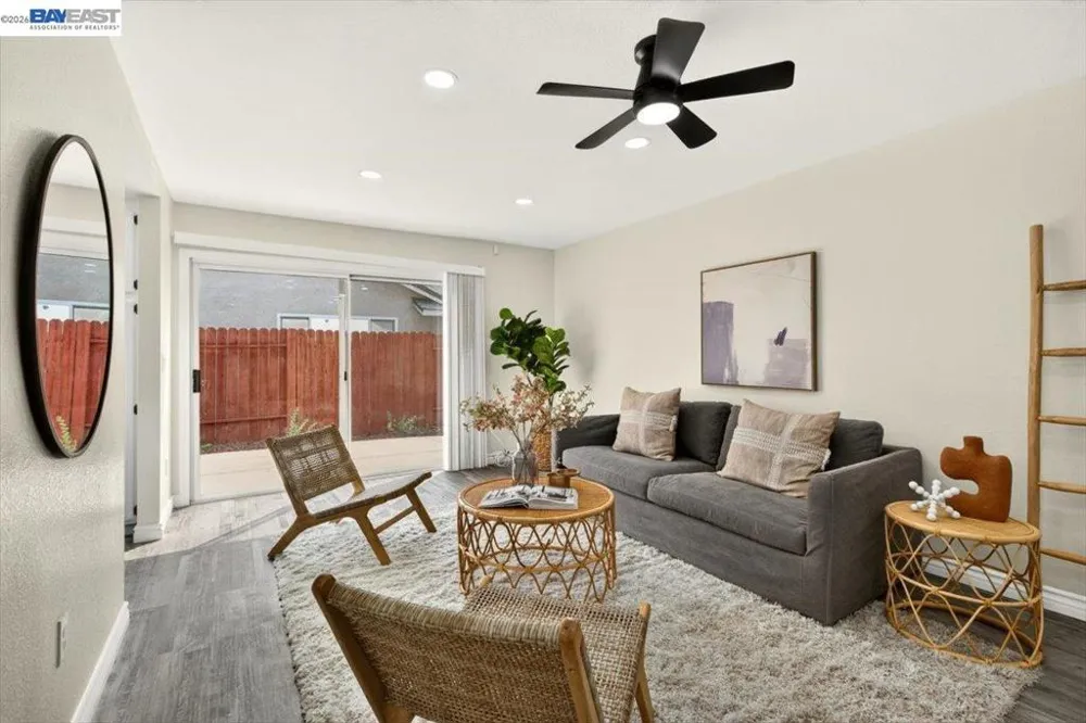 9081 Meadowdale Way Elk Grove, CA 95624