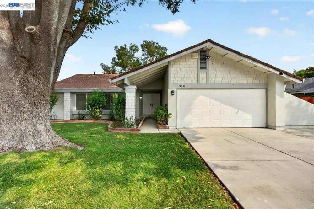 9081 Meadowdale Way Elk Grove, CA 95624