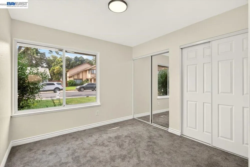 9081 Meadowdale Way Elk Grove, CA 95624