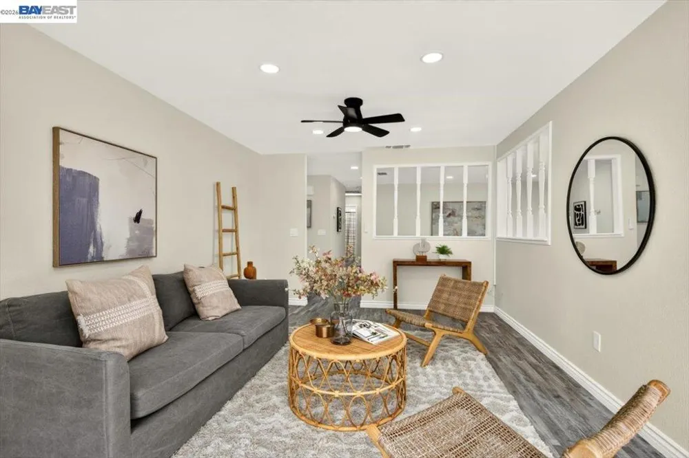 9081 Meadowdale Way Elk Grove, CA 95624