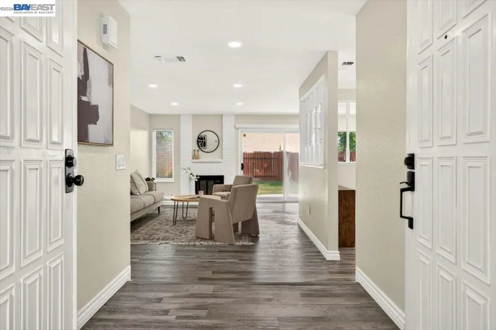 9081 Meadowdale Way Elk Grove, CA 95624