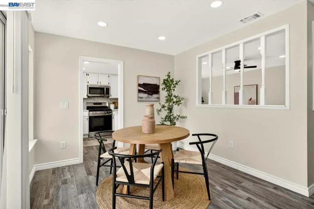 9081 Meadowdale Way Elk Grove, CA 95624