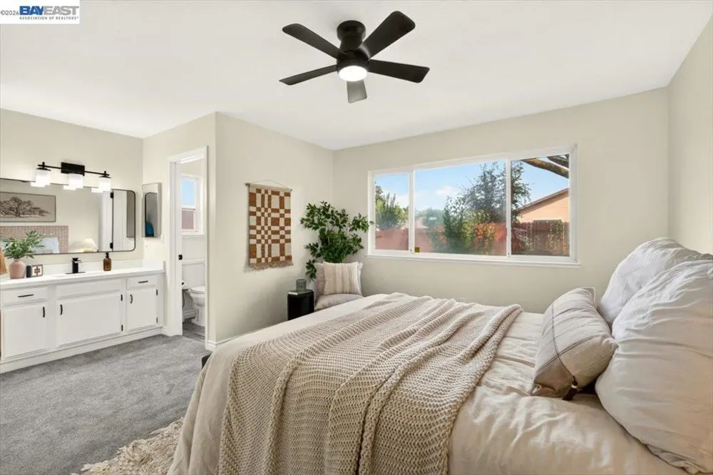 9081 Meadowdale Way Elk Grove, CA 95624
