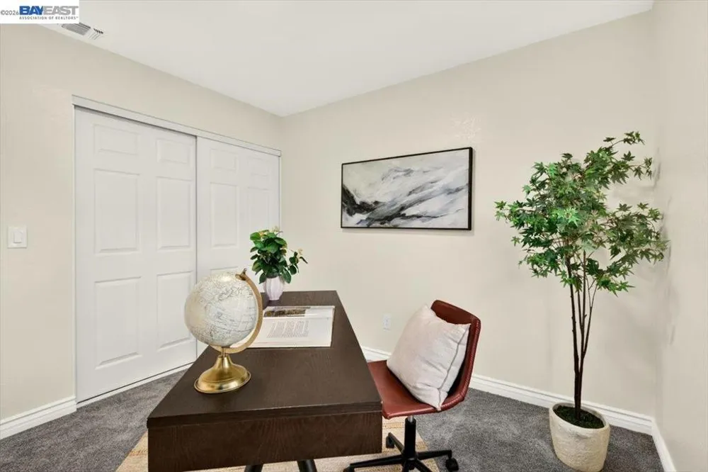 9081 Meadowdale Way Elk Grove, CA 95624