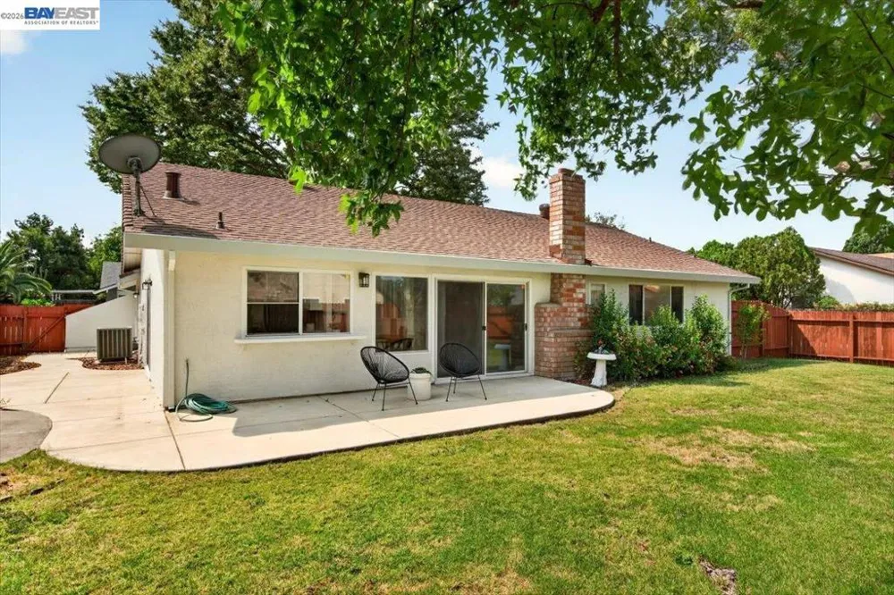 9081 Meadowdale Way Elk Grove, CA 95624