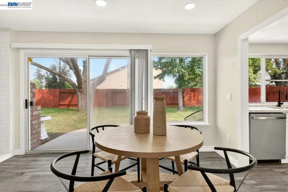 9081 Meadowdale Way Elk Grove, CA 95624