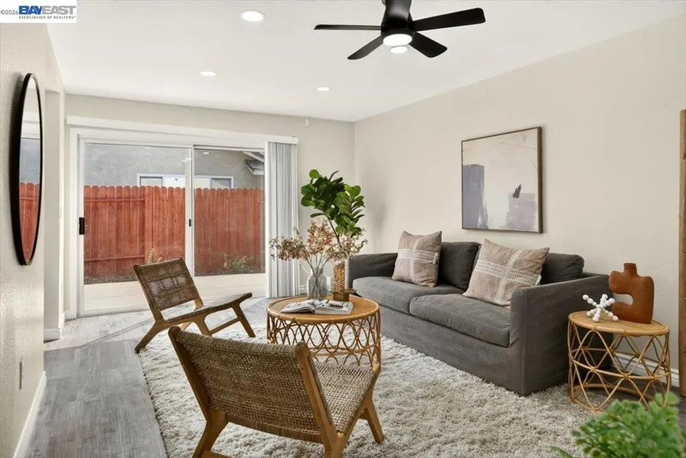 9081 Meadowdale Way Elk Grove, CA 95624