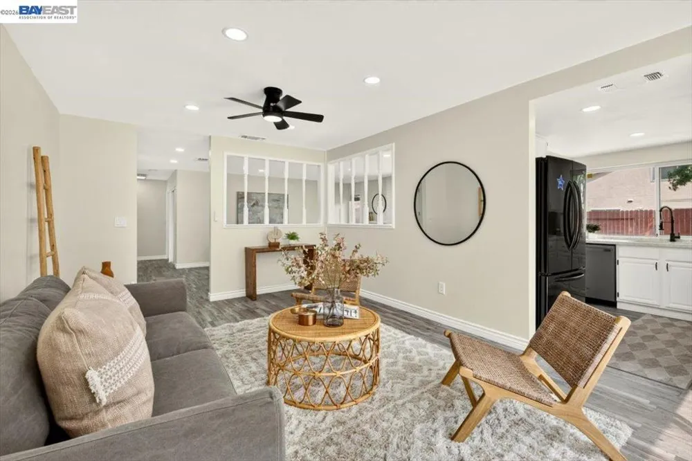 9081 Meadowdale Way Elk Grove, CA 95624
