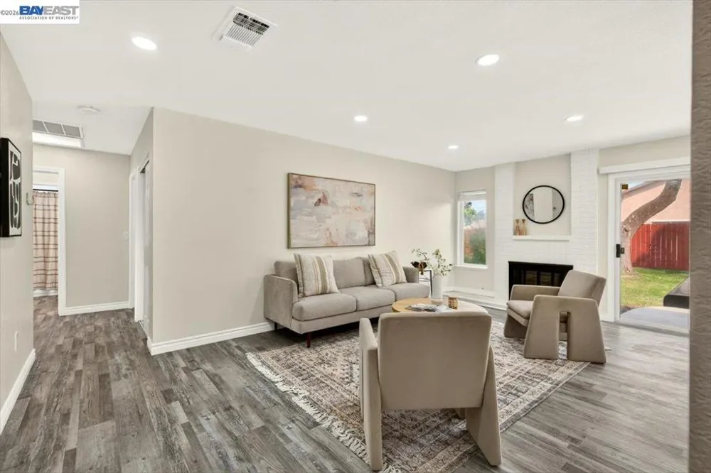 9081 Meadowdale Way Elk Grove, CA 95624