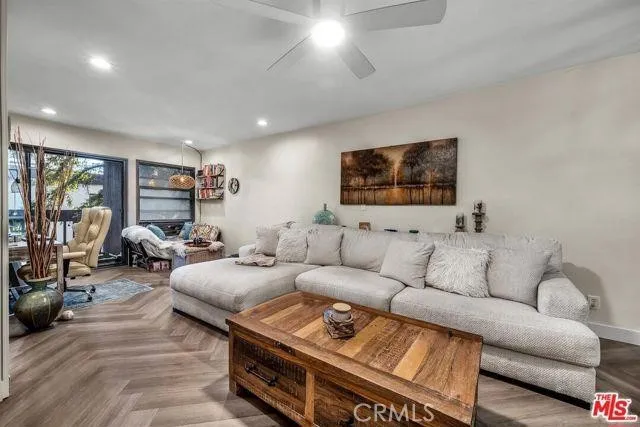 7740 Redlands Playa del Rey, CA 90293