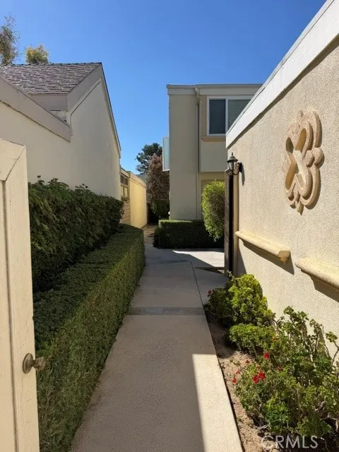 6 Willow Tree Lane