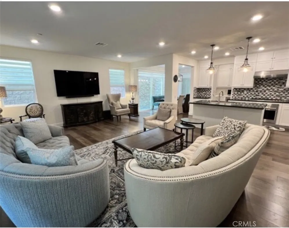 27625 S Evergreen San Pedro, CA 90731