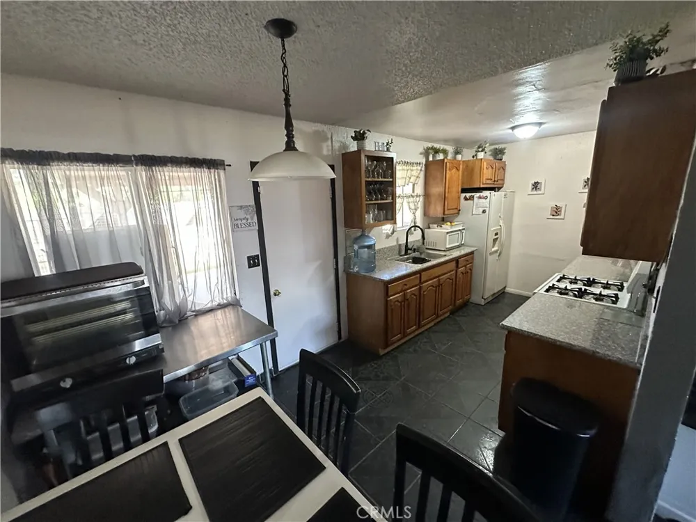 3945 San Benito San Bernardino, CA 92407