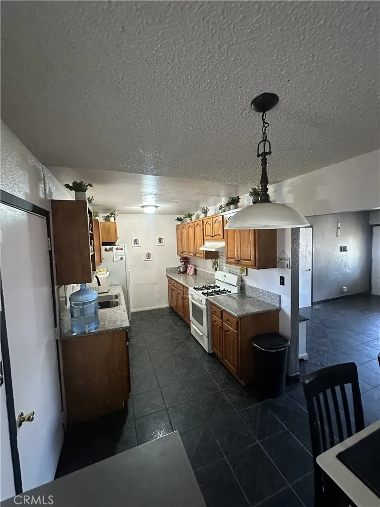 3945 San Benito San Bernardino, CA 92407