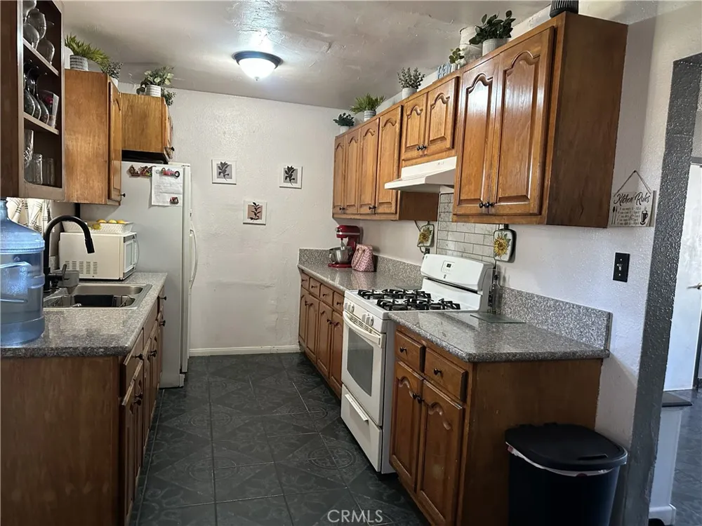 3945 San Benito San Bernardino, CA 92407