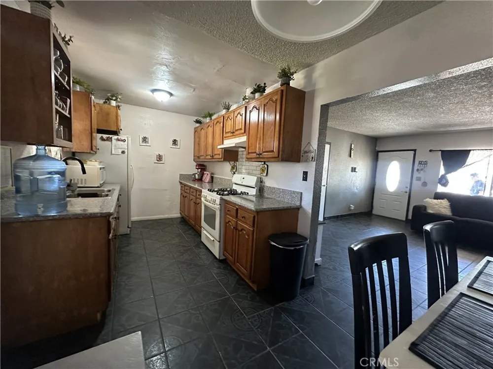 3945 San Benito San Bernardino, CA 92407
