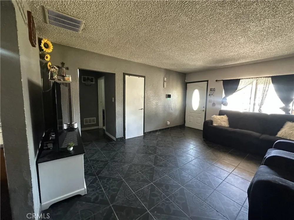 3945 San Benito San Bernardino, CA 92407
