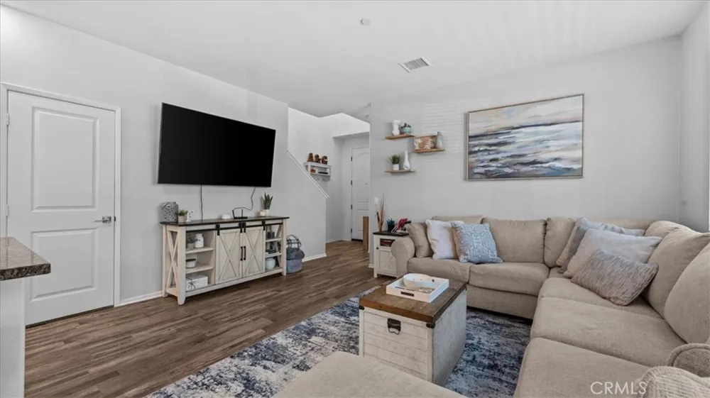 5604 Alta Mura way Fontana, CA 92337