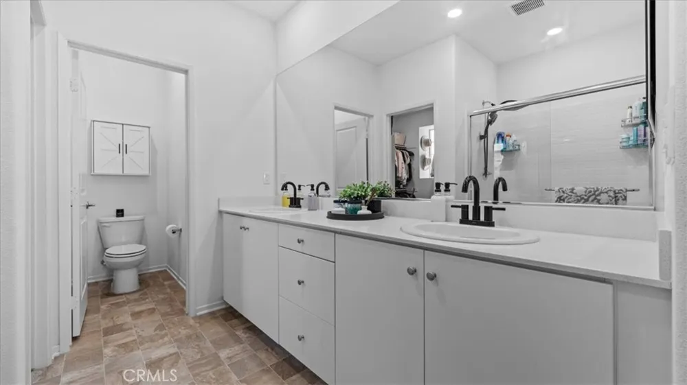 5604 Alta Mura way Fontana, CA 92337
