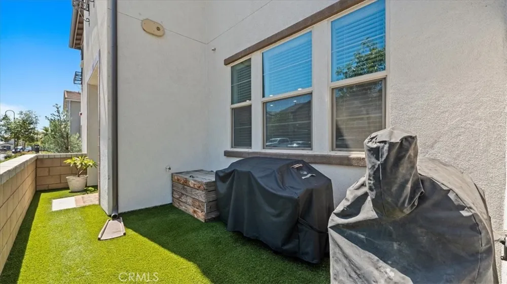 5604 Alta Mura way Fontana, CA 92337