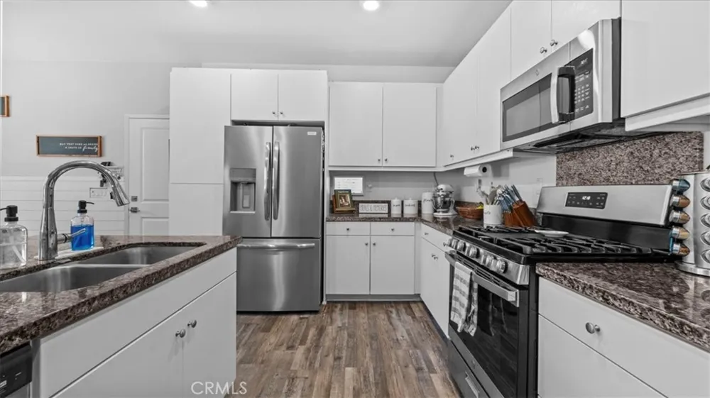 5604 Alta Mura way Fontana, CA 92337