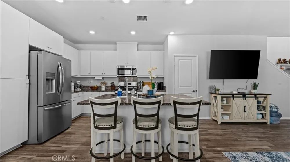 5604 Alta Mura way Fontana, CA 92337