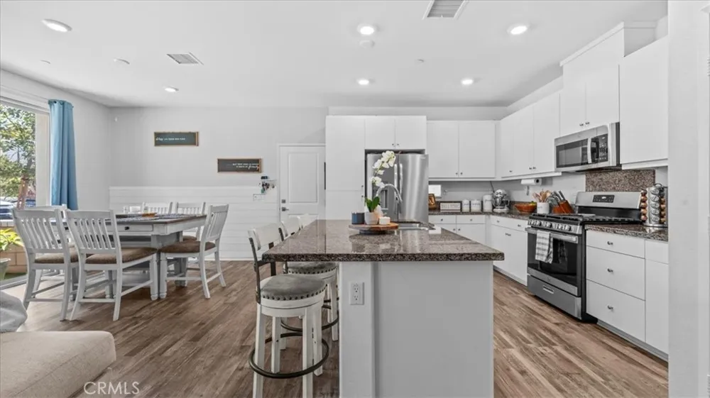 5604 Alta Mura way Fontana, CA 92337